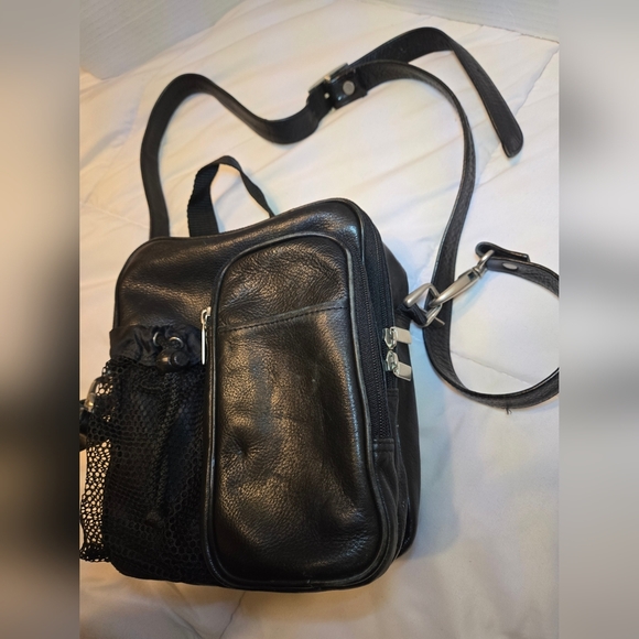 Wilsons Leather Other - Vintage Wilson’s Leather Black Messenger Shoulder Bag Camera Crossbody Travel